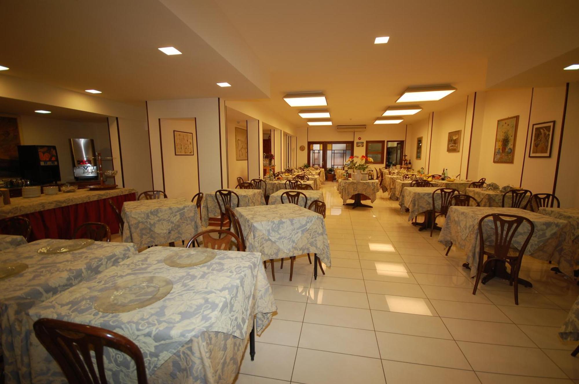 וירג'יו Hotel Bella Riviera Lungomare מראה חיצוני תמונה